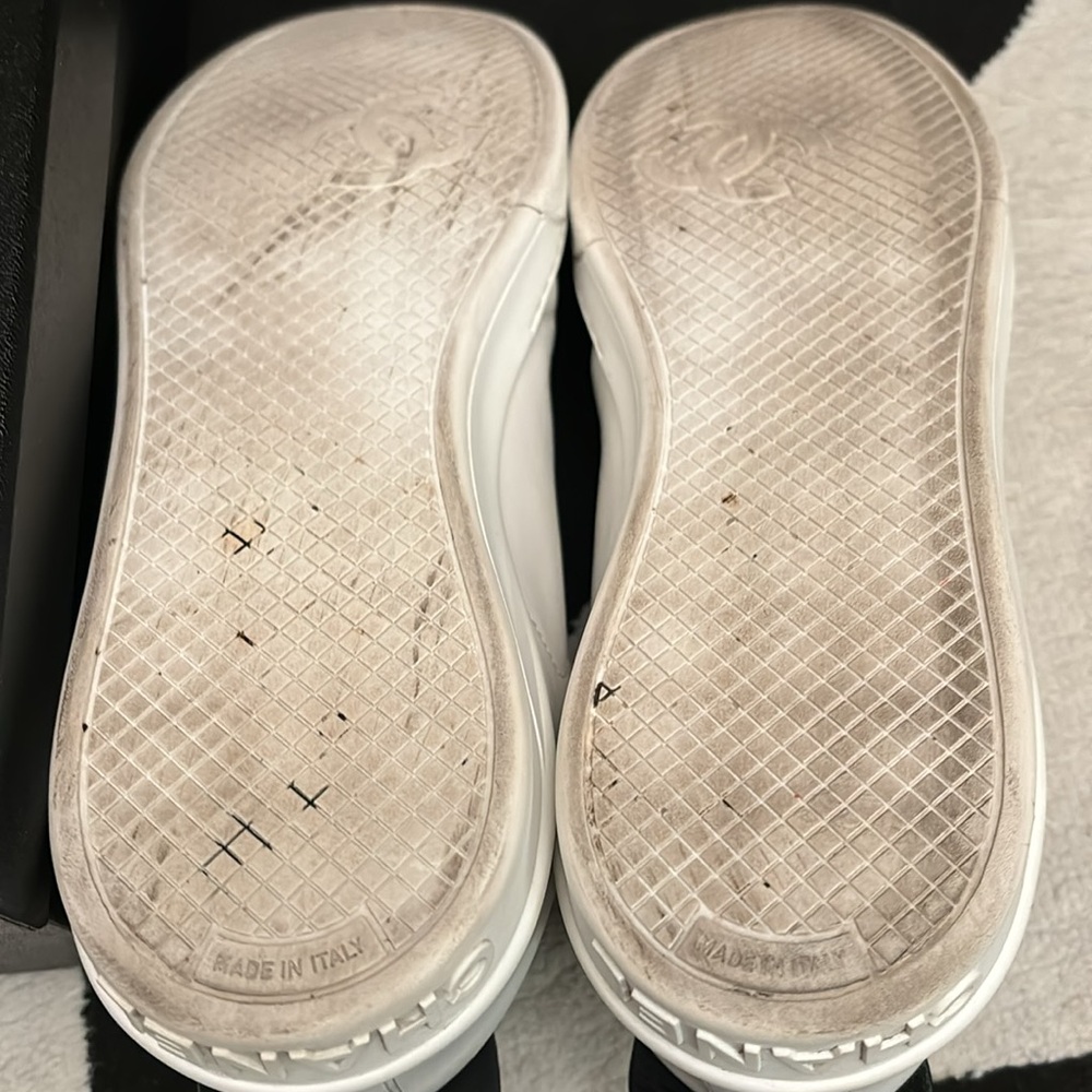 CHANEL White Calfskin CC Womens Sneakers Size 42 - Picture 5 of 7